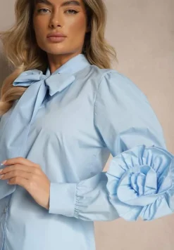 Niebieska Koszula z Elegancką Kokardą i Falbanami Zaliressa