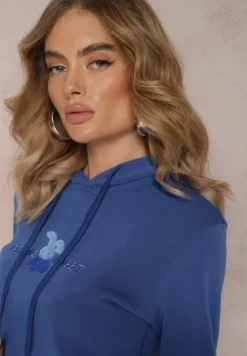 Niebieska Ocieplona Bluza z Kapturem Ozdobiona Naszywką i Napisem Eirellia