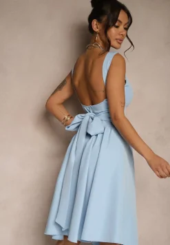 Niebieska Sukienka o Rozkloszowanym Fasonie z Kokardą na Tyle Soneritia