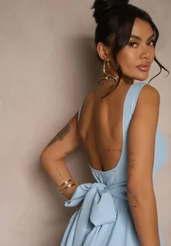 Niebieska Sukienka o Rozkloszowanym Fasonie z Kokardą na Tyle Soneritia