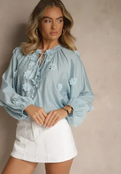 Niebieska Wiskozowa Koszula z Aplikacjami w Kształcie Kwiatów i Wiązaniem Sadelaria