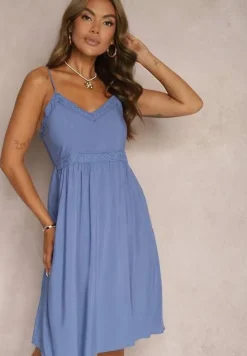 Niebieska Wiskozowa Sukienka na Regulowanych Ramiączkach z Haftem i Lampasami Nelmina