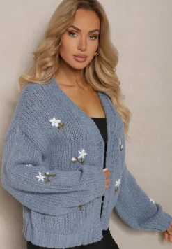Niebieski Kardigan w Kwiatowe Aplikacje z Zapięciem na Elegancką Agrafkę Patista