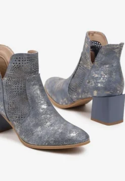 Niebieskie Ażurowe Botki na Słupku Ozdobione Wycięciem Ilinalla