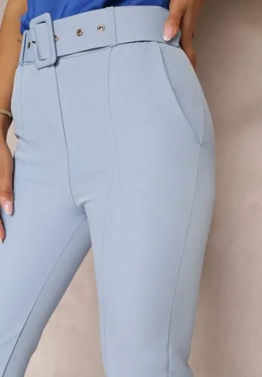 Niebieskie Dopasowane Spodnie Garniturowe High Waist z Paskiem w Talii Ozdobionym Klamrą Binah