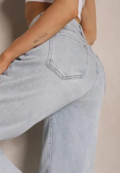 Niebieskie Jeansy Mom Fit High Waist Zdobione Haftem w Kształcie Serca Valliora