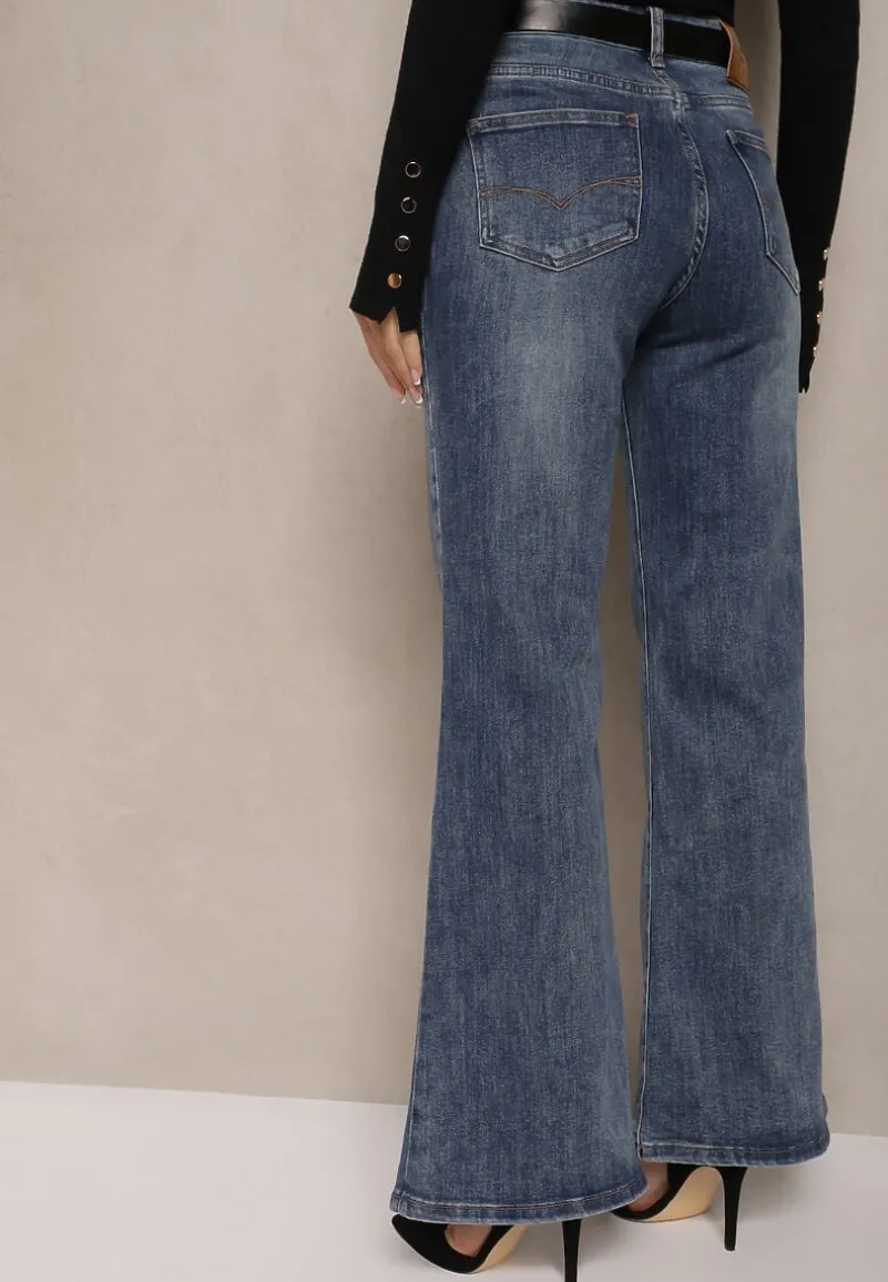 Niebieskie Jeansy o Kroju Dzwonów z Paskiem z Klamrą Zdobioną Cyrkoniami Cyreti