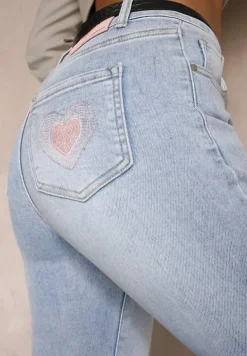 Niebieskie Jeansy o Kroju Slim High Waist Zdobione Haftem w Kształcie Serca Araniah
