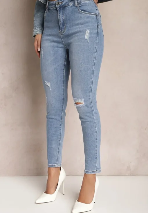 Niebieskie Jeansy z Dziurami i Przetarciami o Fasonie Skinny Klifana