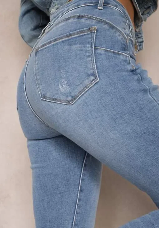 Niebieskie Jeansy z Dziurami i Przetarciami o Fasonie Skinny Klifana