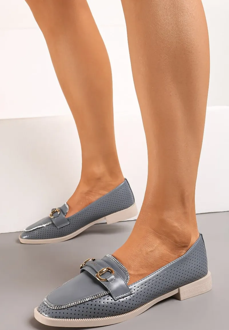 Niebieskie Półbuty w Stylu Loafersów z Perforacją Drobnymi Cyrkoniami i Klamrą Keryth