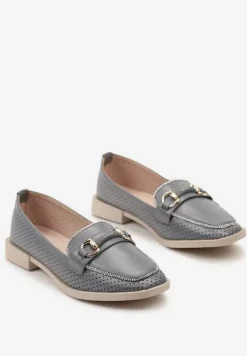 Niebieskie Półbuty w Stylu Loafersów z Perforacją Drobnymi Cyrkoniami i Klamrą Keryth