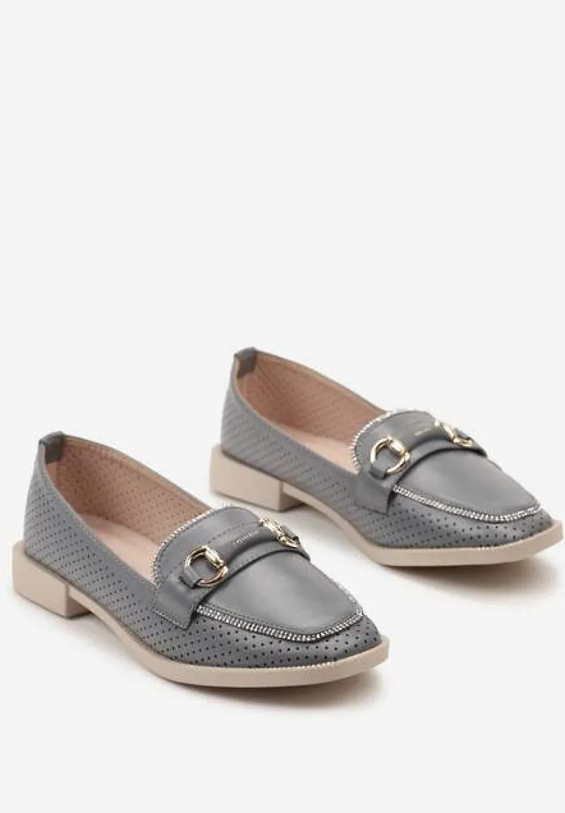 Niebieskie Półbuty w Stylu Loafersów z Perforacją Drobnymi Cyrkoniami i Klamrą Keryth