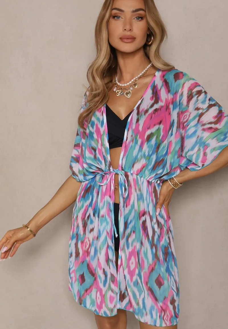 Niebiesko-Różowa Siateczkowa Narzutka z Abstrakcyjnym Motywem Ozdobiona Wiązaniem Revoreia