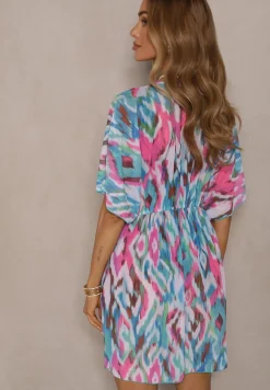 Niebiesko-Różowa Siateczkowa Narzutka z Abstrakcyjnym Motywem Ozdobiona Wiązaniem Revoreia