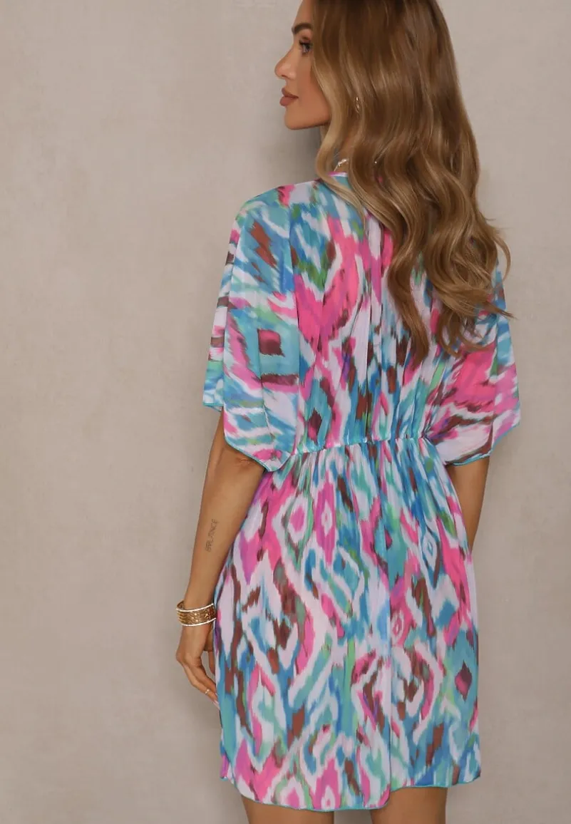 Niebiesko-Różowa Siateczkowa Narzutka z Abstrakcyjnym Motywem Ozdobiona Wiązaniem Revoreia