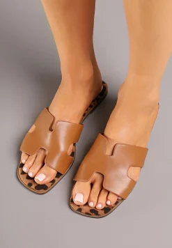 Panterkowe Brązowe Klapki z Imitacji Skóry na Płaskiej Podeszwie Hitesa