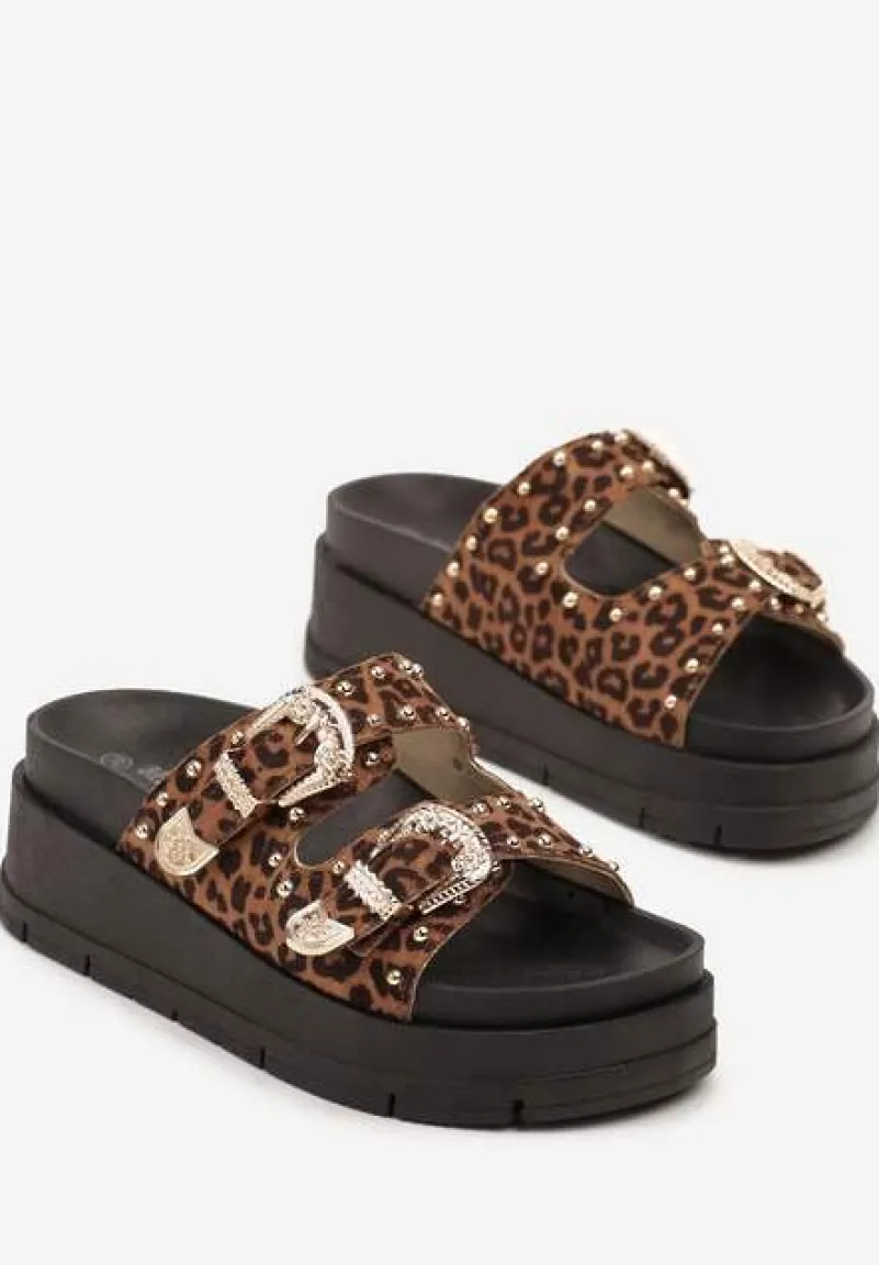 Panterkowe Klapki na Platformie z Ozdobnymi Sprzączkami i Nitami Kosanea