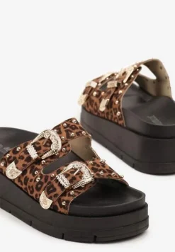 Panterkowe Klapki na Platformie z Ozdobnymi Sprzączkami i Nitami Kosanea
