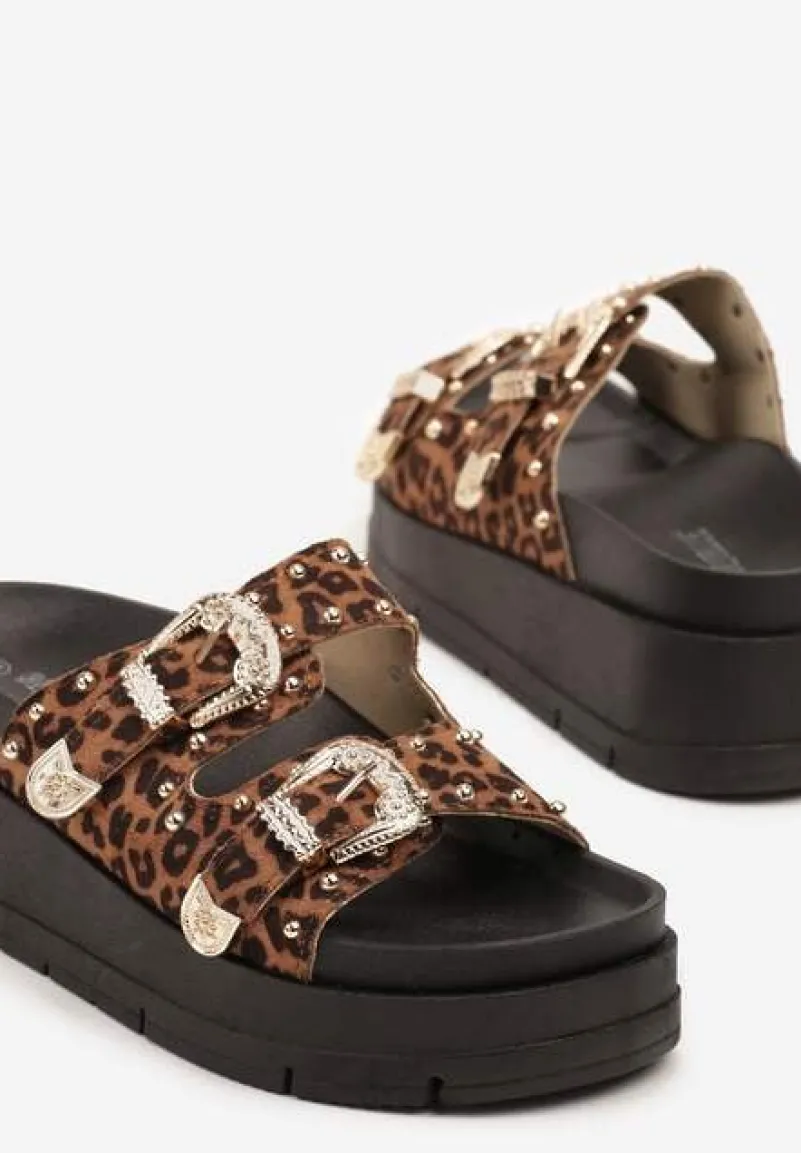 Panterkowe Klapki na Platformie z Ozdobnymi Sprzączkami i Nitami Kosanea