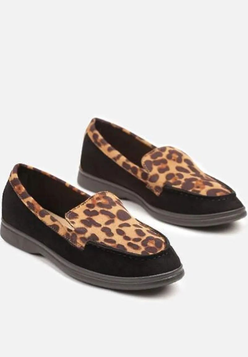 Panterkowe Mokasyny Ozdobione Przeszyciami Fonaleia