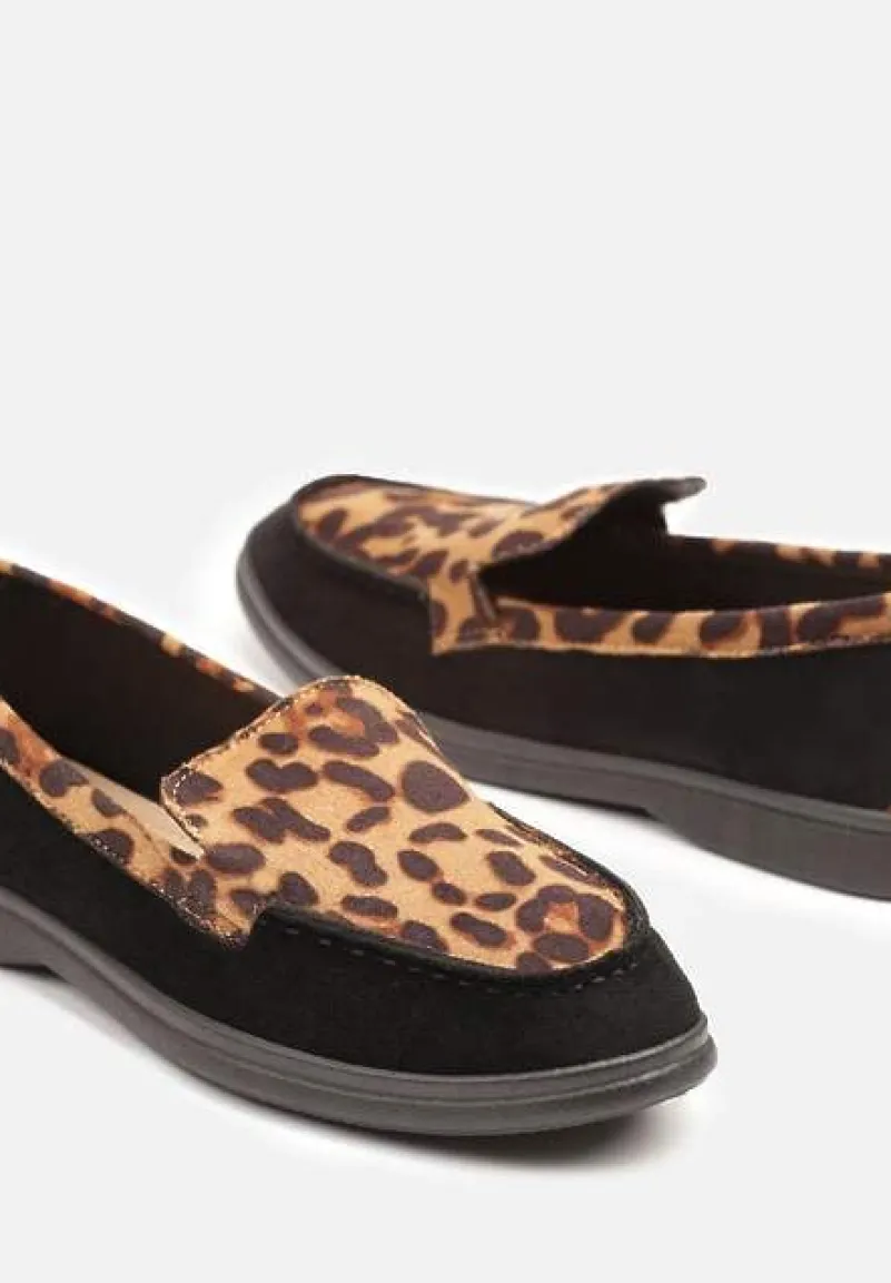 Panterkowe Mokasyny Ozdobione Przeszyciami Fonaleia