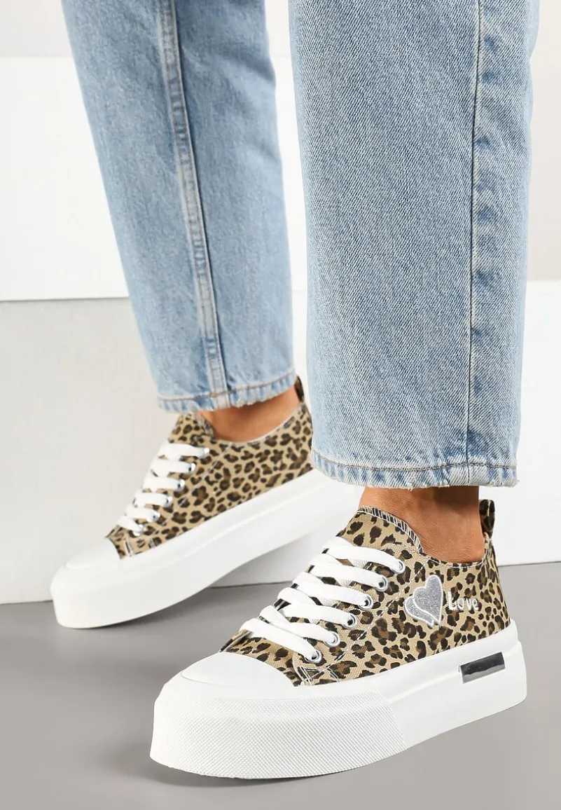 Panterkowe Trampki na Platformie z Ozdobnym Napisem i Sercem Laviere