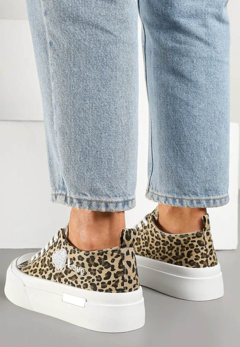 Panterkowe Trampki na Platformie z Ozdobnym Napisem i Sercem Laviere