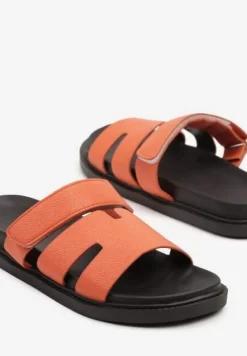 Pomarańczowe Piankowe Klapki z Ozdobnymi Wycięciami Arrisae