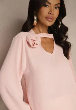Różowa Bluzka z Ozdobnym Kwiatem Tolna