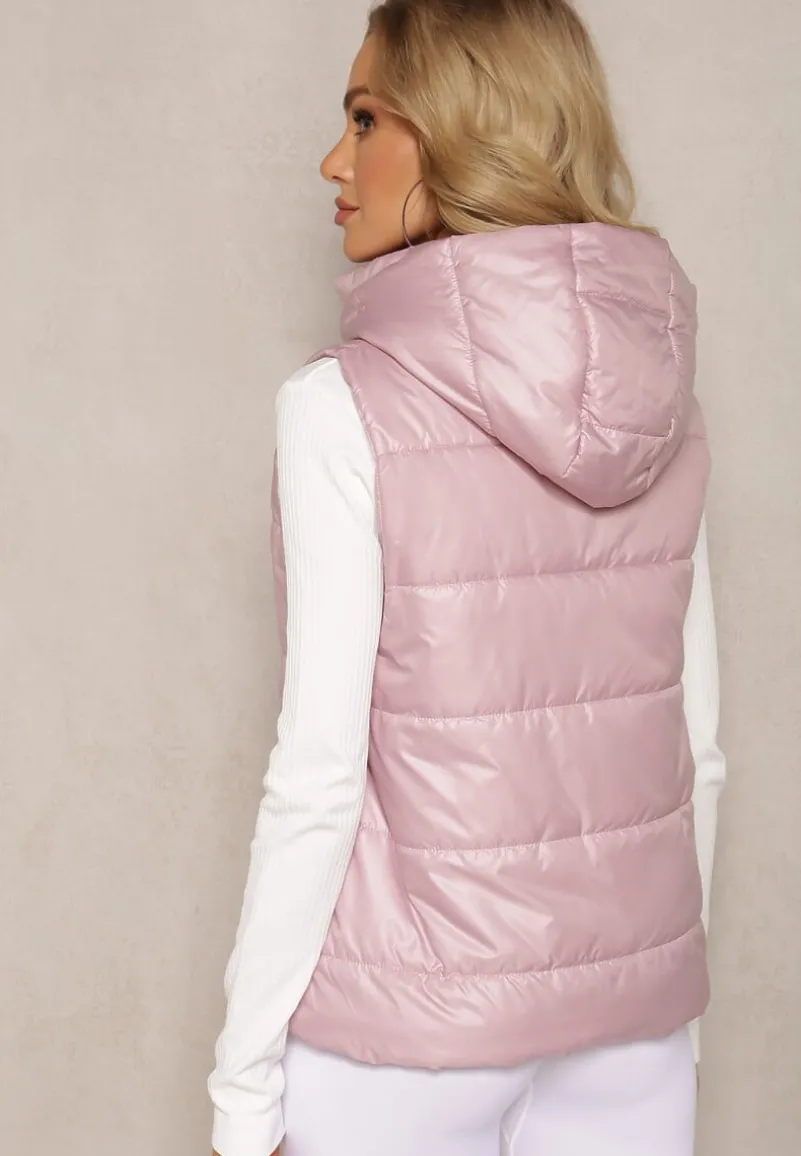 Różowa Kamizelka z Odpinanym Kapturem i Ozdobnym Pikowaniem Akkendia