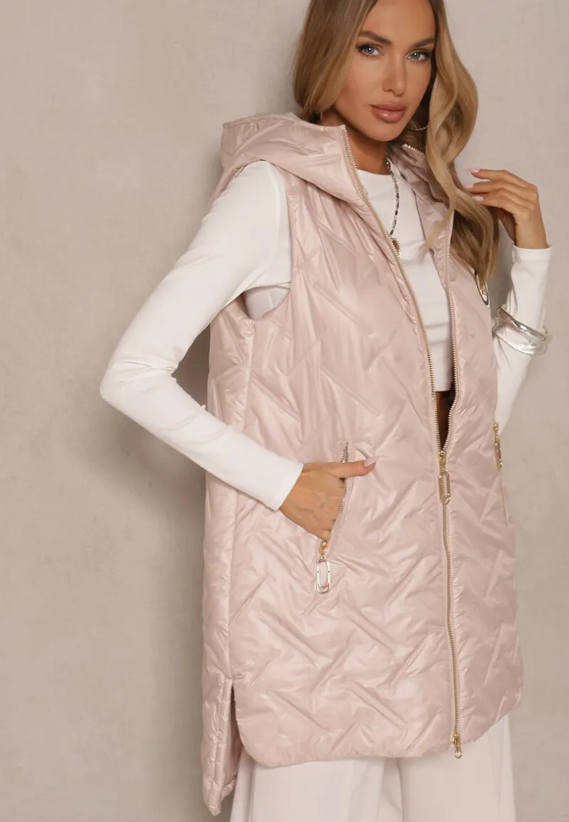 Różowa Kamizelka z Pikowanymi Przeszyciami i Kapturem Zdobiona Naszywką Lisaniria