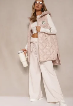 Różowa Kamizelka z Pikowanymi Przeszyciami i Kapturem Zdobiona Naszywką Lisaniria