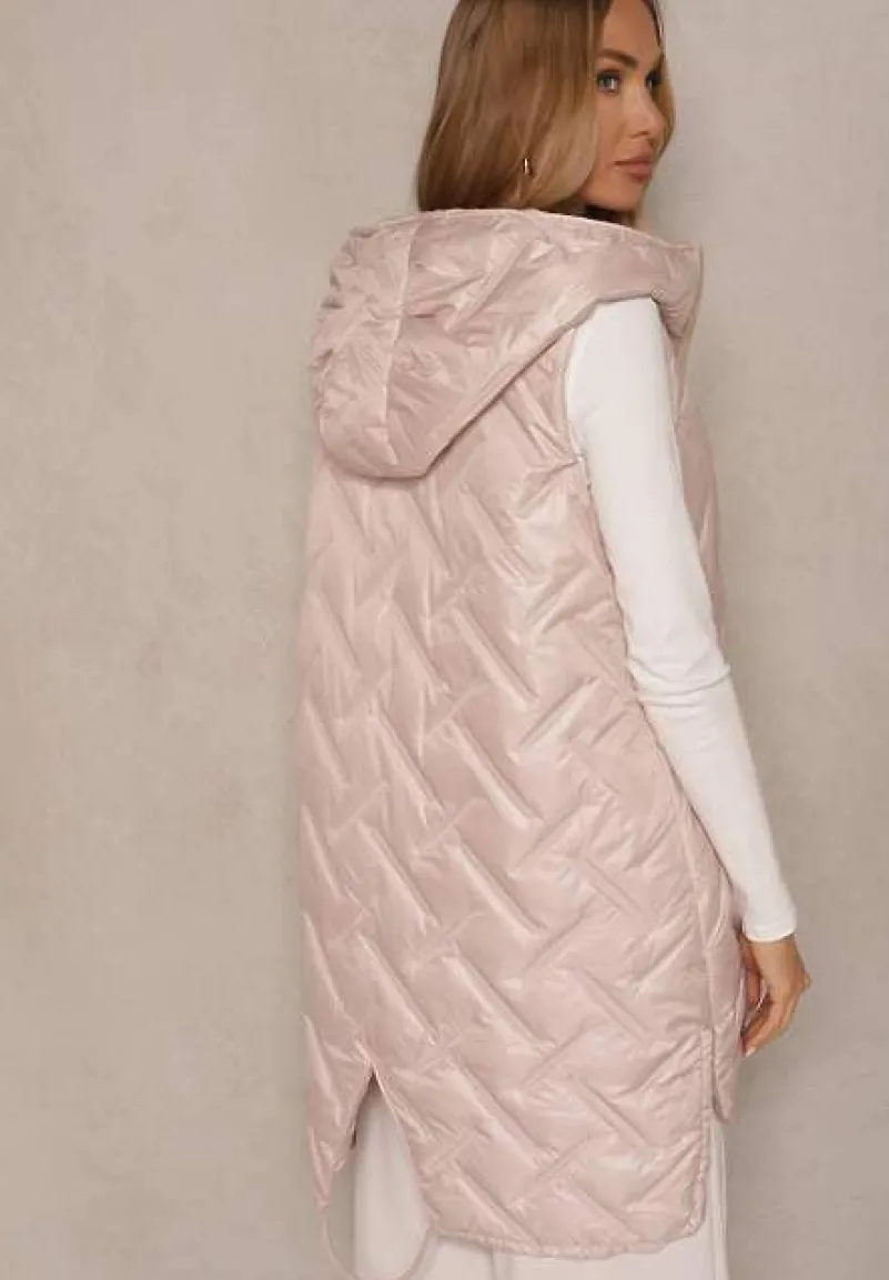 Różowa Kamizelka z Pikowanymi Przeszyciami i Kapturem Zdobiona Naszywką Lisaniria