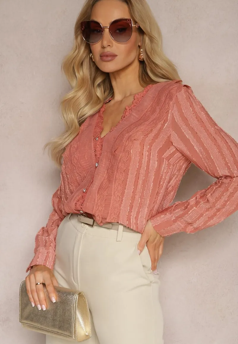 Różowa Koszula z Koronką Falbankami i Perłowymi Guzikami Wildberg