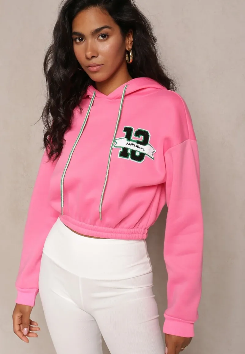 Różowa Krótka Bluza z Kapturem Ściągaczami i Ozdobnym Nadrukiem Relis