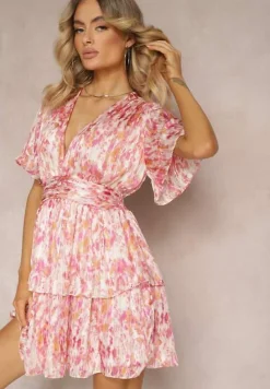 Różowa Krótka Sukienka o Rozkloszowanym Fasonie z Falbanką i Marszczeniami Ellajo