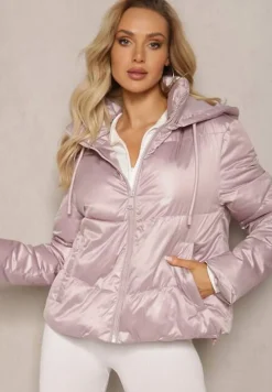 Różowa Kurtka z Pikowaniem i Troczkiem w Talii oraz Kapturem Aielera