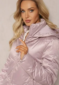 Różowa Kurtka z Pikowaniem i Troczkiem w Talii oraz Kapturem Aielera