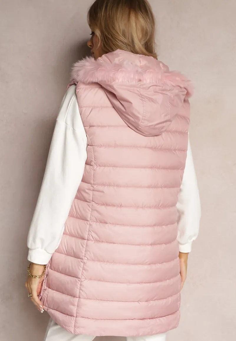 Różowa Pikowana Kamizelka z Kapturem Ozdobionym Sztucznym Futerkiem i Kieszeniami Derimeve