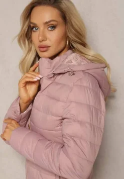 Różowa Przejściowa Kurtka z Odpinanym Kapturem i Pikowaniem Okluma