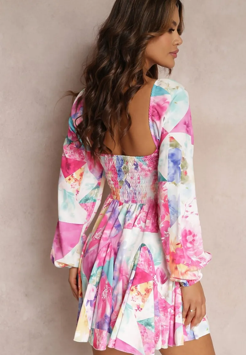 Różowa Rozkloszowana Sukienka w Kwiaty z Kwadratowym Dekoltem Averla