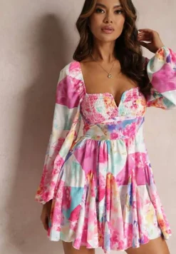 Różowa Rozkloszowana Sukienka w Kwiaty z Kwadratowym Dekoltem Averla