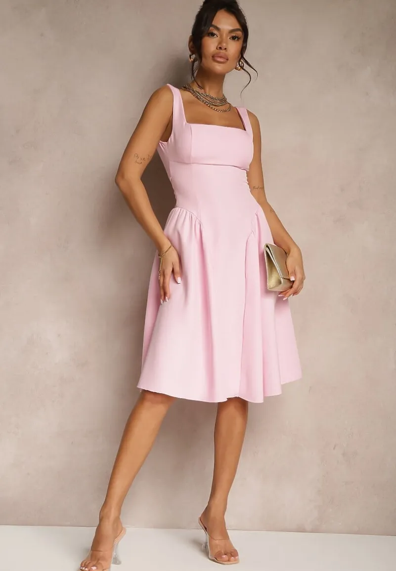 Różowa Sukienka o Rozkloszowanym Fasonie z Kokardą na Tyle Soneritia