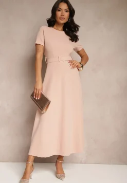 Różowa Sukienka o Rozkloszowanym Kroju z Ozdobnym Paskiem Desiliena