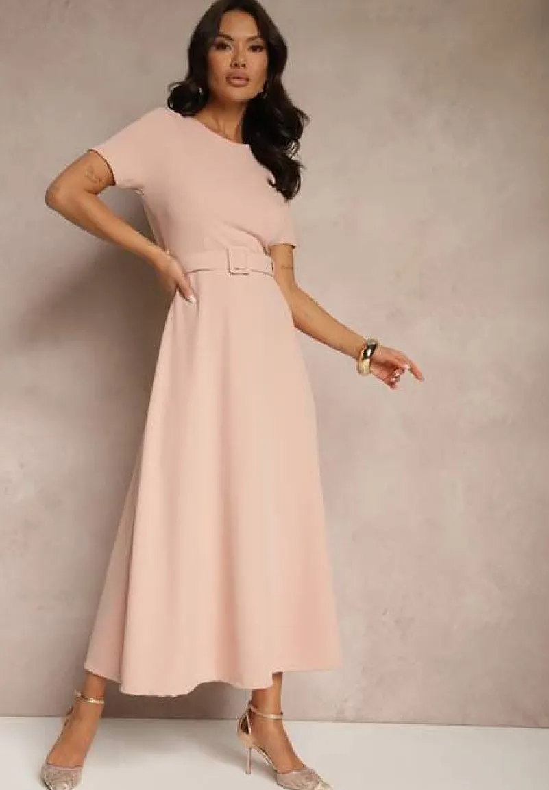 Różowa Sukienka o Rozkloszowanym Kroju z Ozdobnym Paskiem Desiliena