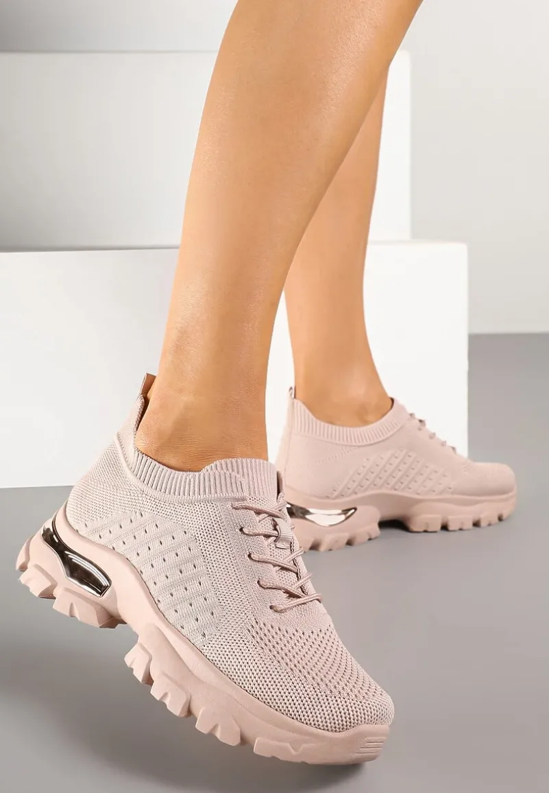 Różowe Buty Sportowe Sneakersy z Siateczki na Tłoczonej Podeszwie Zdobionej Aplikacją Neltewia