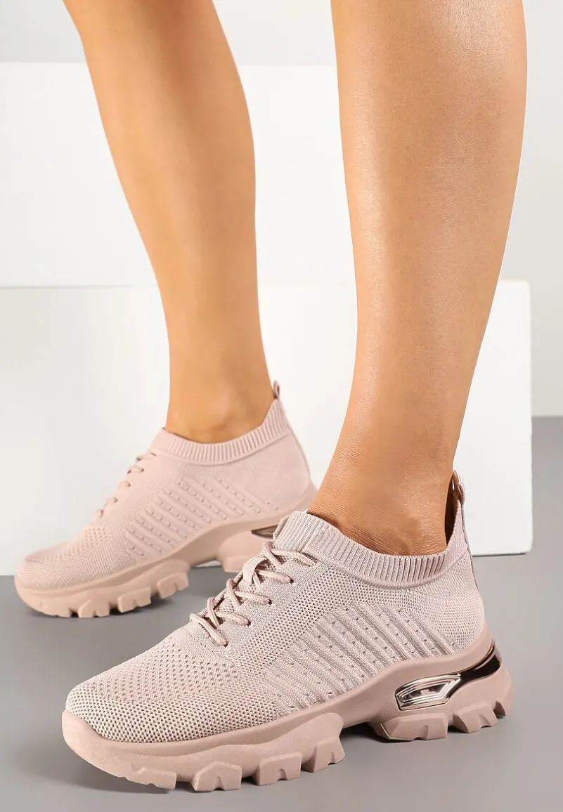 Różowe Buty Sportowe Sneakersy z Siateczki na Tłoczonej Podeszwie Zdobionej Aplikacją Neltewia