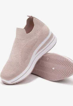 Różowe Buty Sportowe z Elastyczną Lekko Błyszczącą Cholewką Kiranella