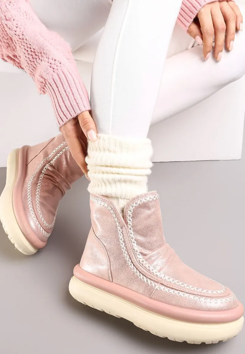 Różowe Błyszczące Śniegowce na Platformie z Kontrastowymi Przeszyciami Okuniza